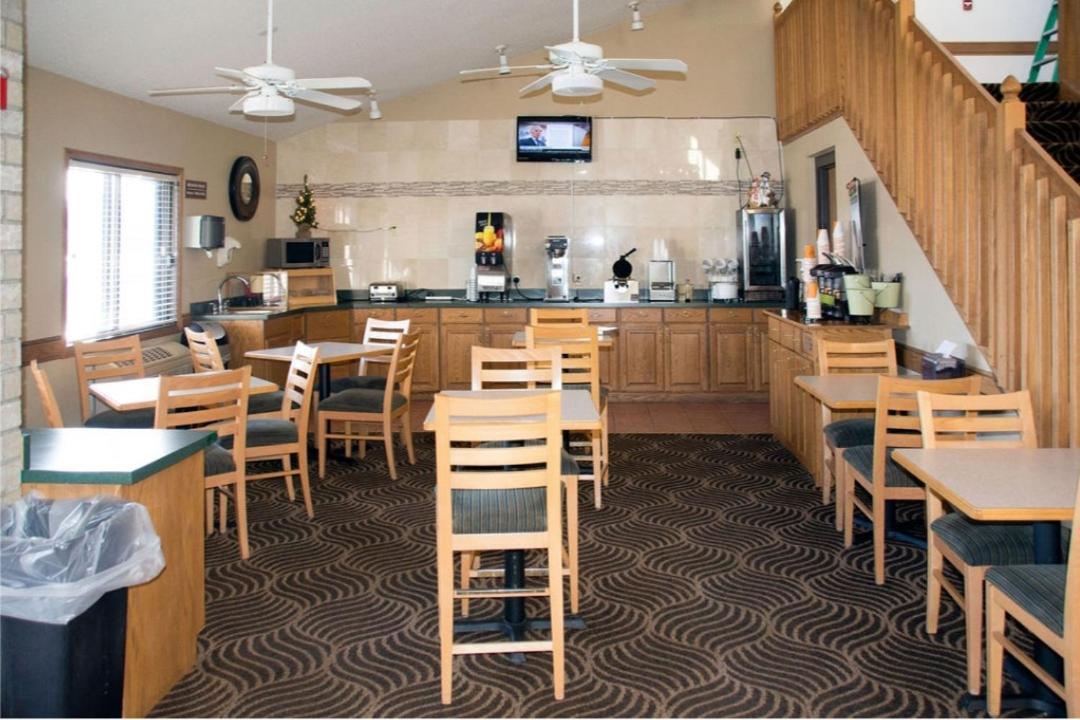 Boarders Inn & Suites By Cobblestone Hotels - Wautoma Extérieur photo