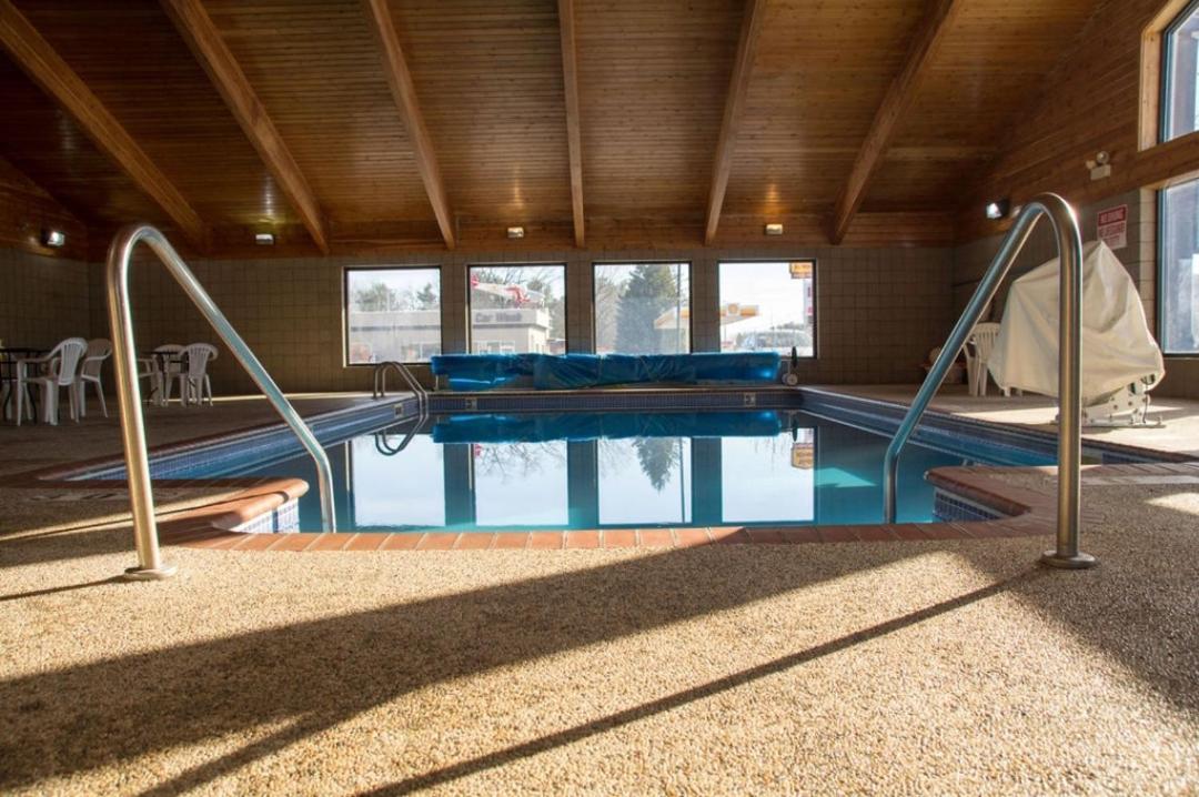Boarders Inn & Suites By Cobblestone Hotels - Wautoma Extérieur photo