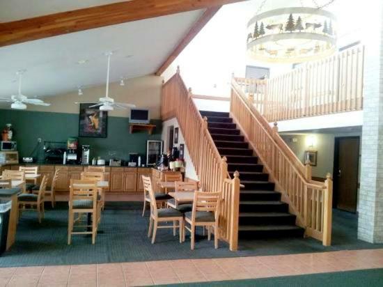 Boarders Inn & Suites By Cobblestone Hotels - Wautoma Extérieur photo